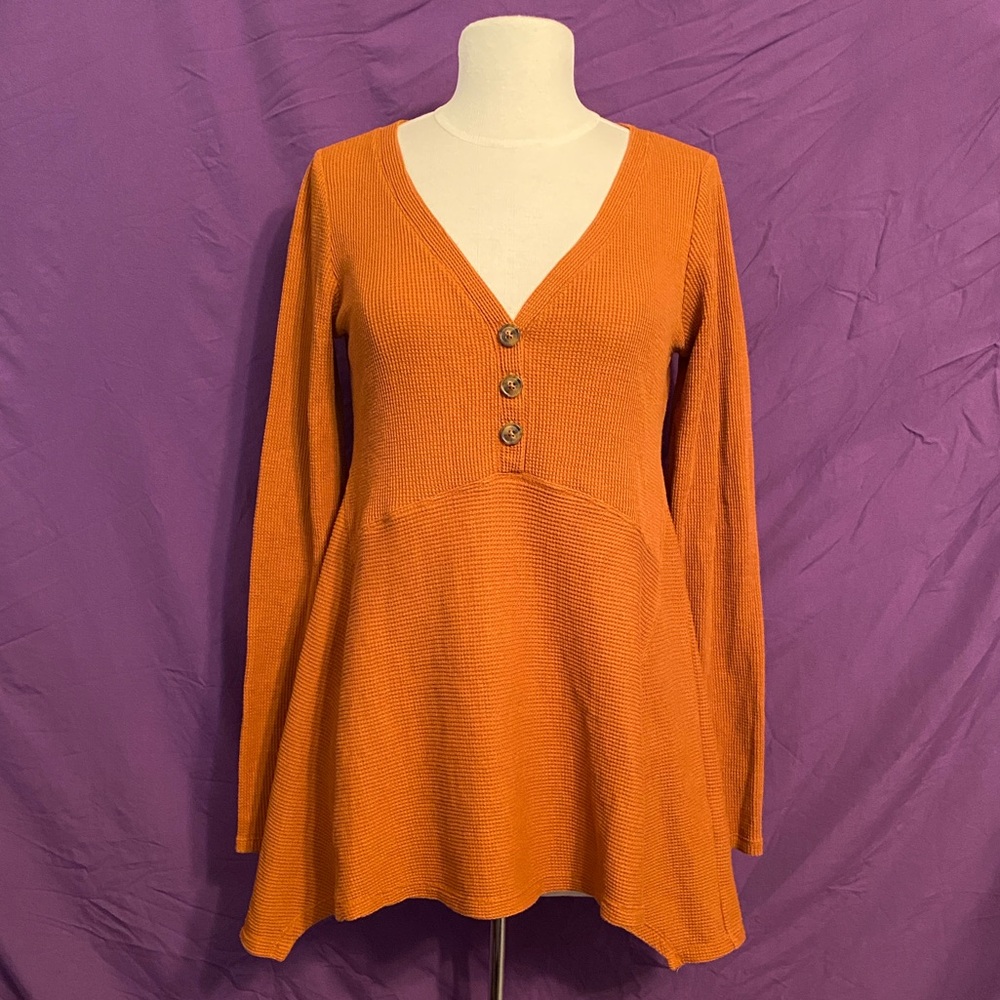Maeve by Anthropologie Terracotta Handkerchief Hem Henley. Size XS.